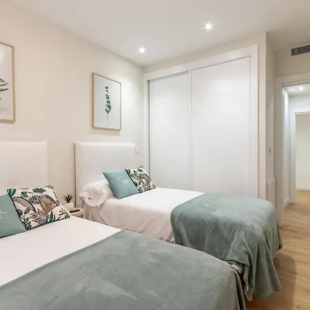 Nuevo Y Luminoso En Plaza Moyua * ビルバオ